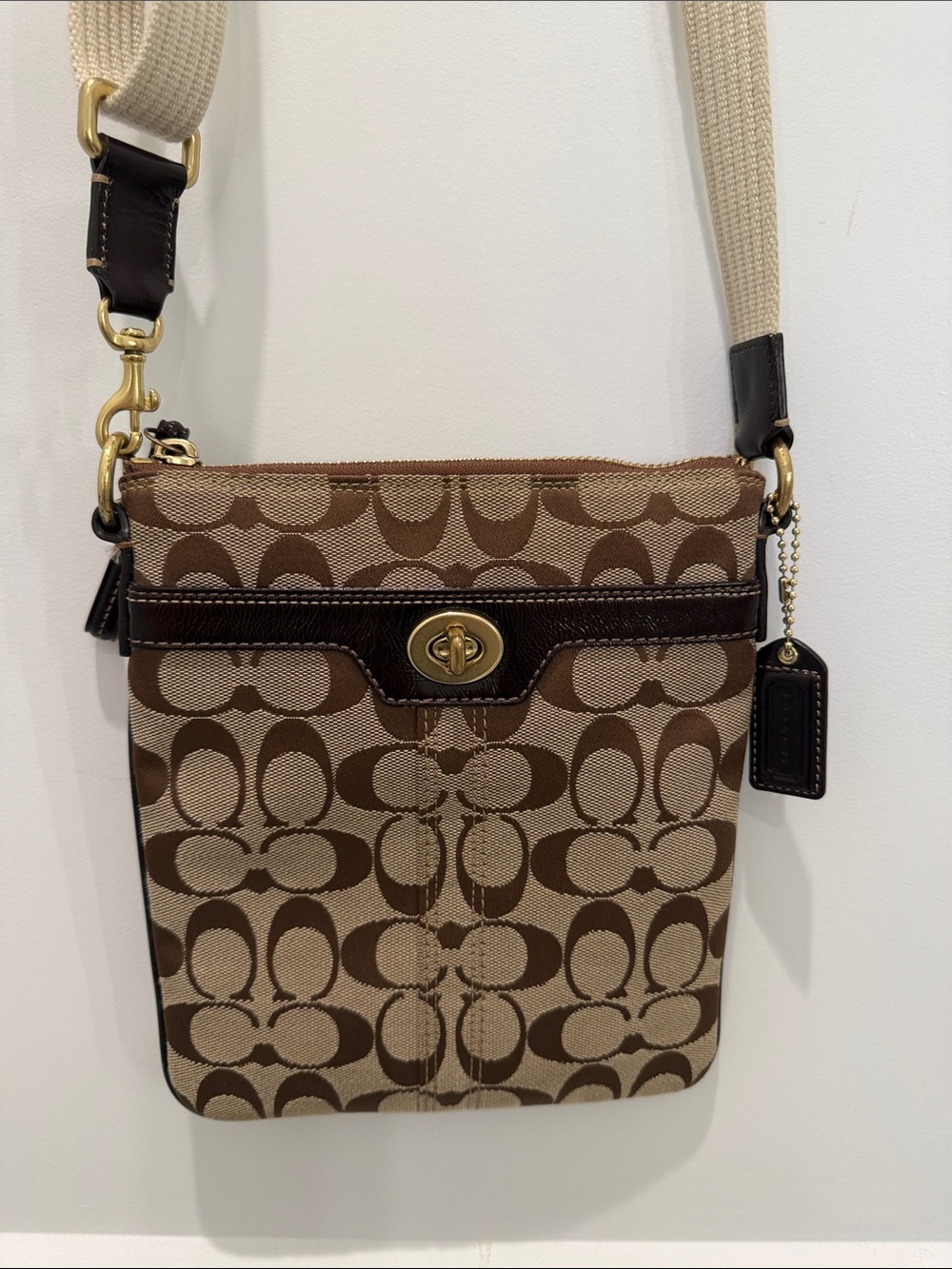 Coach Vintage Brown/Tan 40688 Signature Canvas Swingpack Crossbody Gokd Hardware
